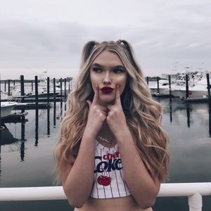 Meet your Posher, Alexia